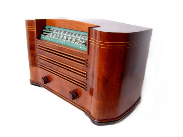 Motorola Madness: The Basics of Collecting Mid Century Radios