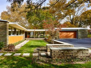 Creative Renovation Outside the City of Brotherly Love - Atomic Ranch