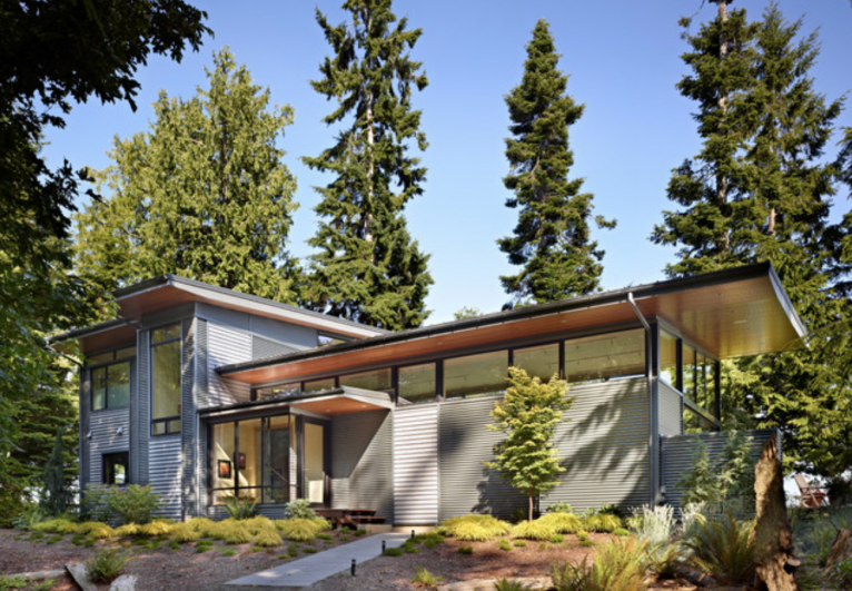 mid century modern clerestory windows on exterior of washington home