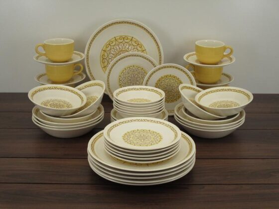 The Retro Dinnerware You Need For A Mid Century Thanksgiving - Home