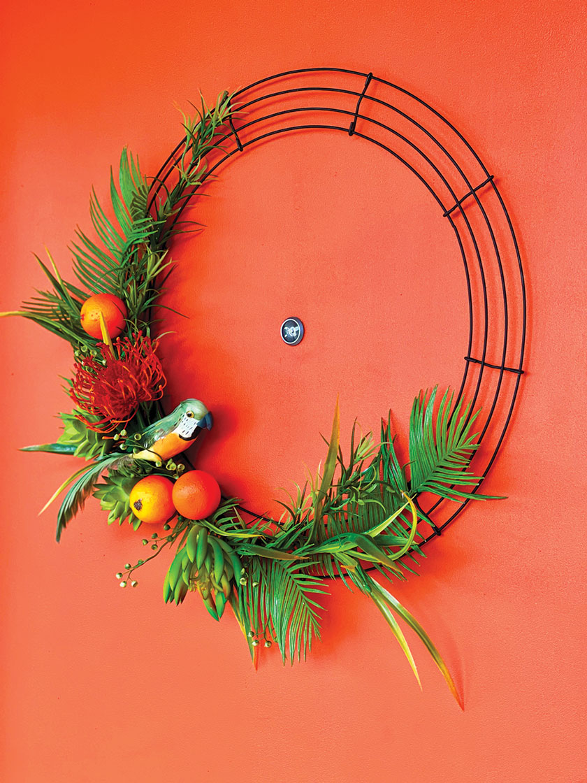 Studio 5 Wreath Challenge: Cami Packer puts her spin on a classic holiday  wreath - Studio 5