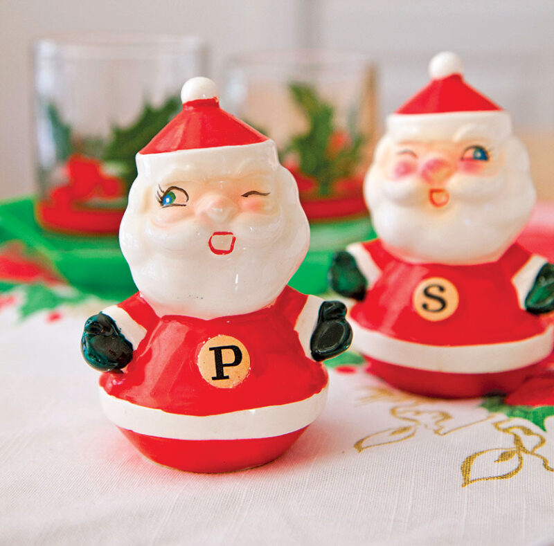 Vintage outlet winking Santa salt n pepper shakers